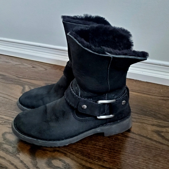 Ugg Boots Black with Bundle Size 6